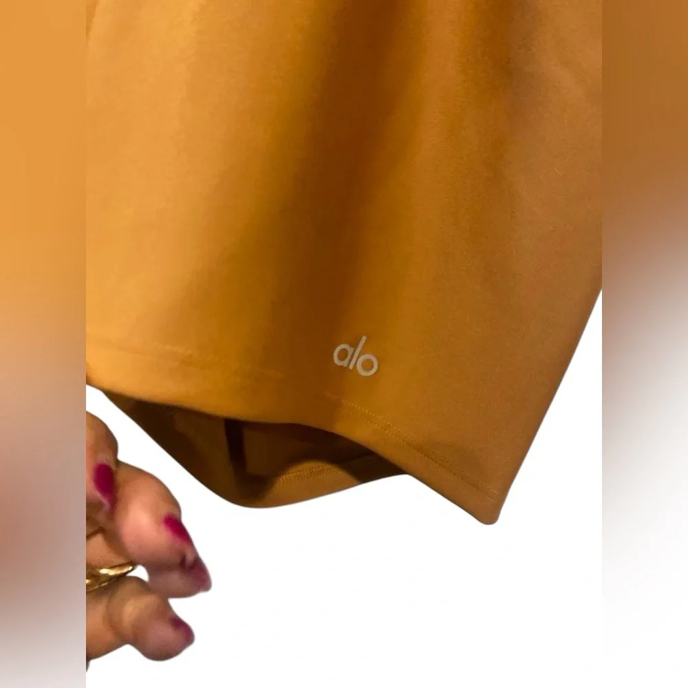 Alo Yoga active shorts Size